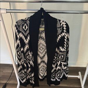 Black and White Patterned Women's Sweater